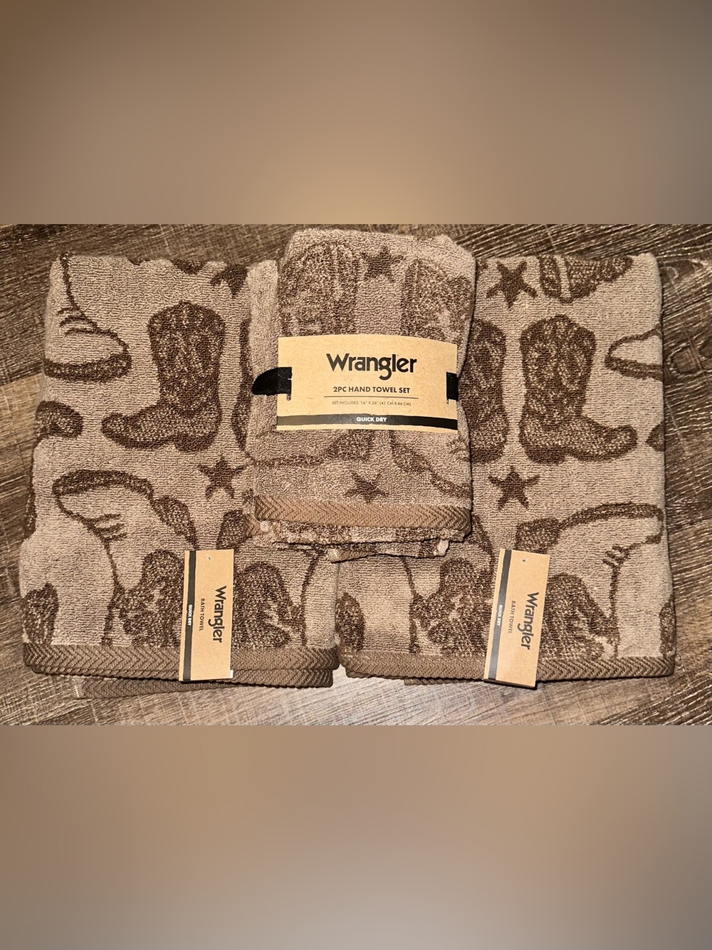 NWT Wrangler Western Cowboy
Boot/Star- Includes 2 Bath
Towels & 2 Hand Towels